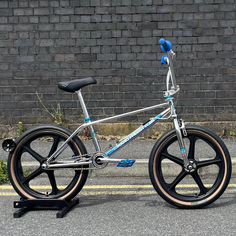 Haro 40th Anniversary Bob Haro Freestyler Bike Chrome / Blue with Skyways